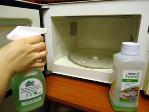 chiska-mikrovolnovki-moyushhimi-sredstvami