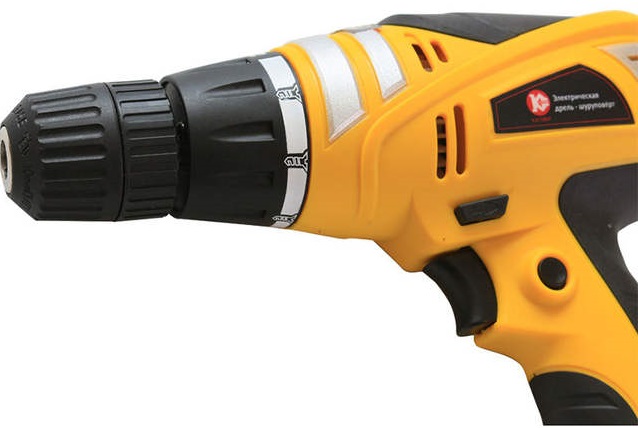 Tournevis bon marché jusqu'à 5000 roubles Calibre DE-550 ShM