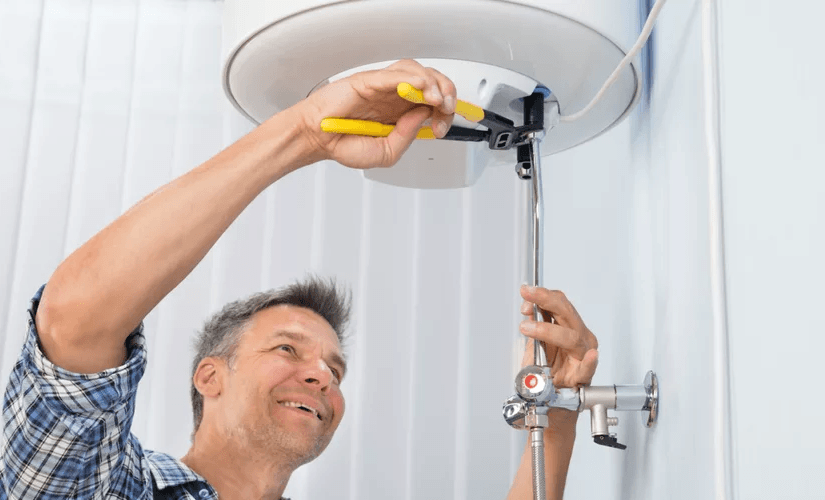 Nous nettoyons le réservoir d'eau