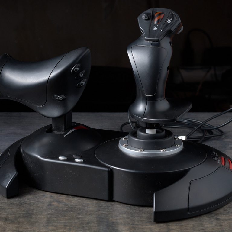 Les meilleurs joysticks pour simulateurs de vol